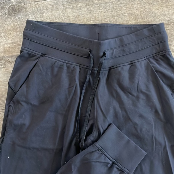 Lululemon women’s black joggers, size 6. - Picture 3 of 4